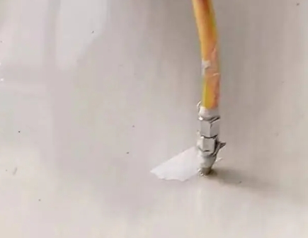 桂东瓷砖空鼓维修公司专业解答在瓷砖铺贴过程中，如果使用的砂料过粗（如全部使用了粗砂），可能会导致以下问题